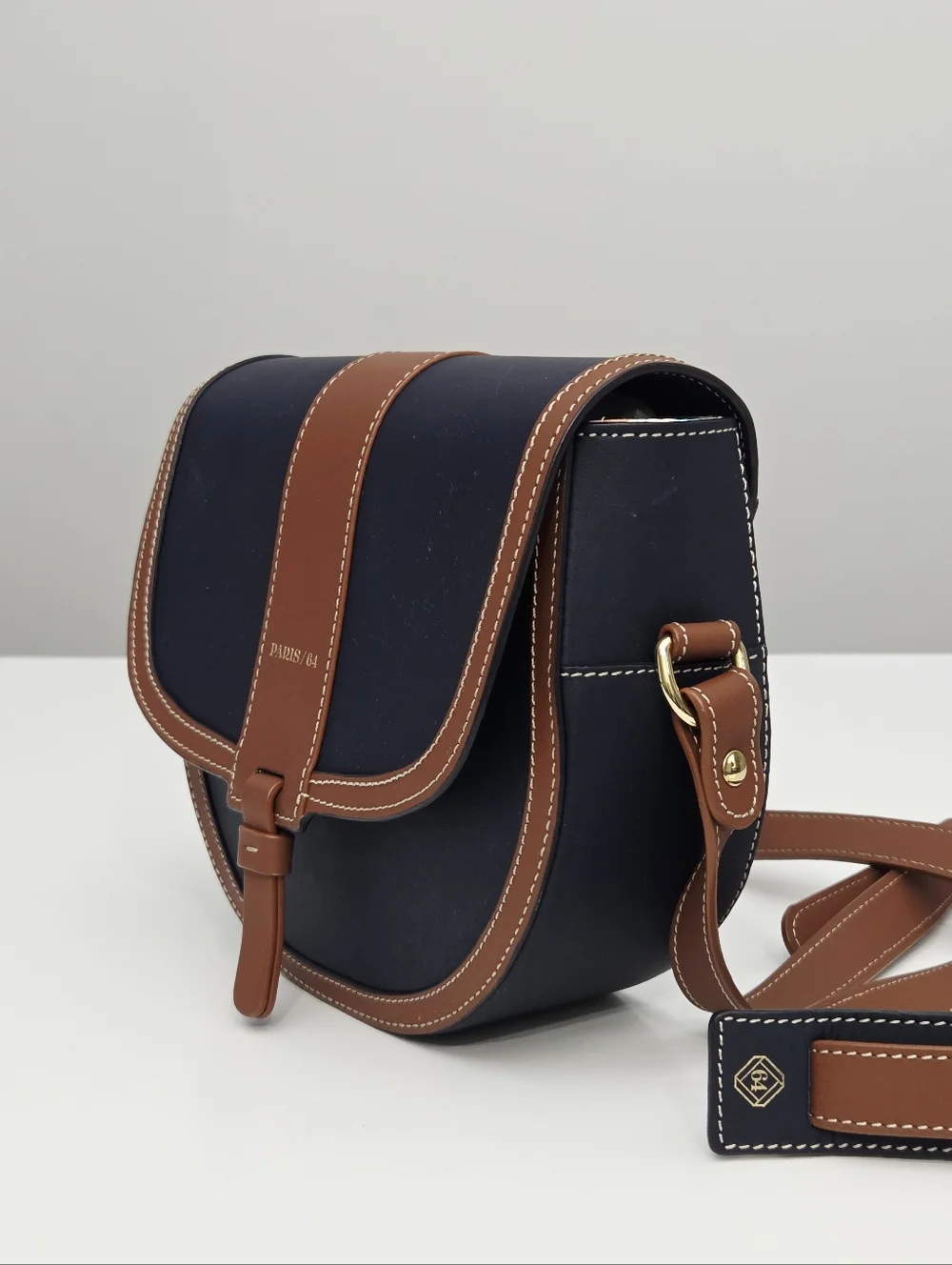 PARIS/64 WINDSOR BAG - NAVY / TAN